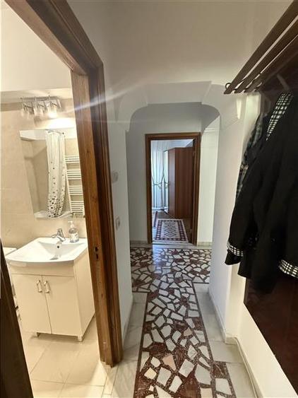 Apartament cu 3 camere decomandat în Tomis II