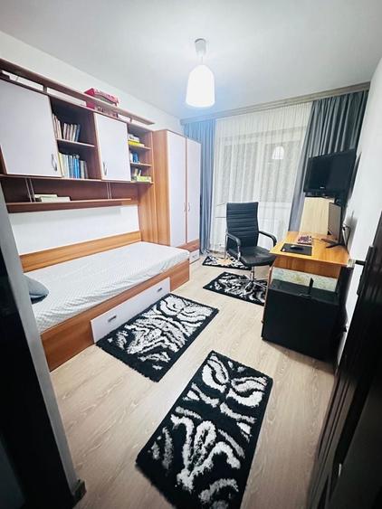 Apartament cu 3 camere decomandat în Boema