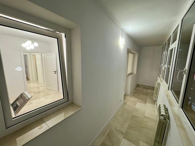 Apartament cu 3 camere decomandat în Palat