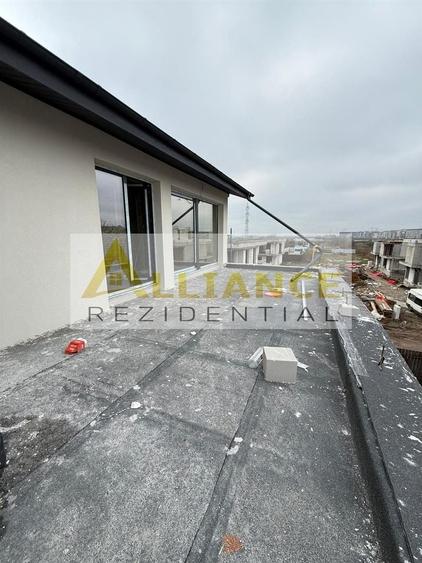 Duplex cu 5 camere cu Canalizare în Est