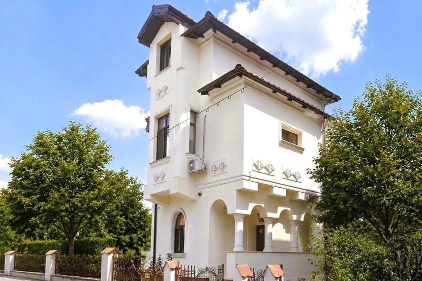 Casă cu 6 camere cu Teren 271 Mp în Parcul Carol