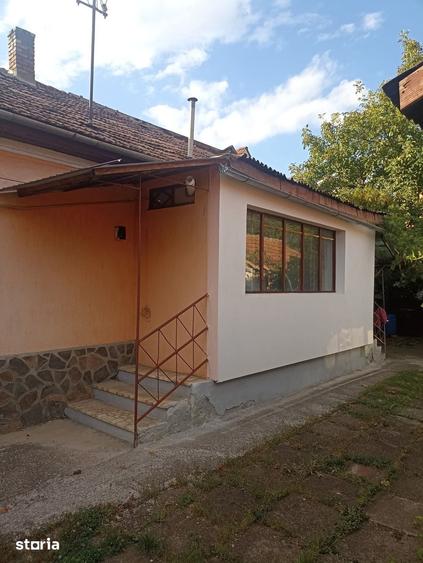 Casă cu 2 camere cu Teren 625 Mp în Central