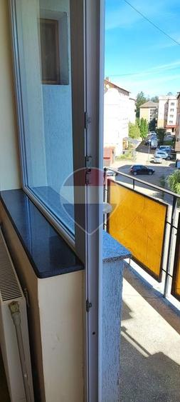 Apartament cu 2 camere semidecomandat, mobilat în Vest