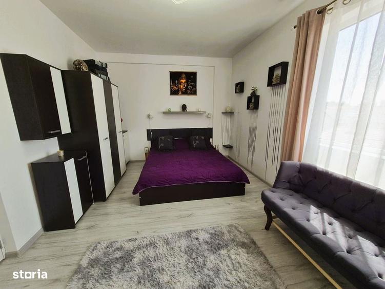 Garsonieră decomandată în Roșu