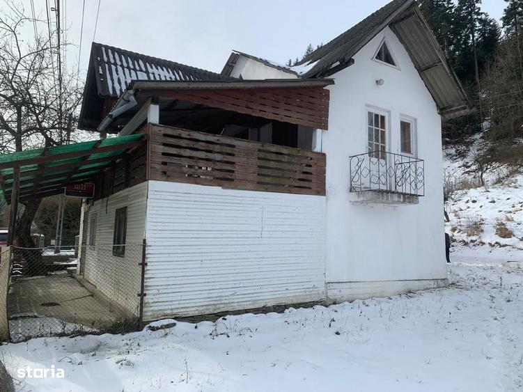 Casă cu 4 camere în Vicovu de Sus