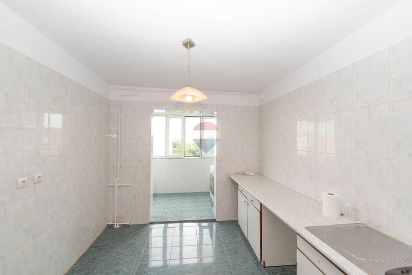Apartament cu 3 camere decomandat în Grivița