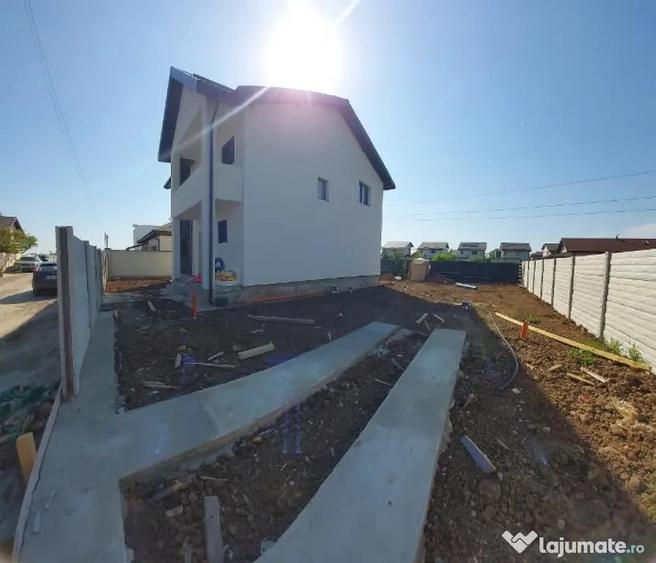 Casă cu 5 camere cu Teren 400 Mp în Central