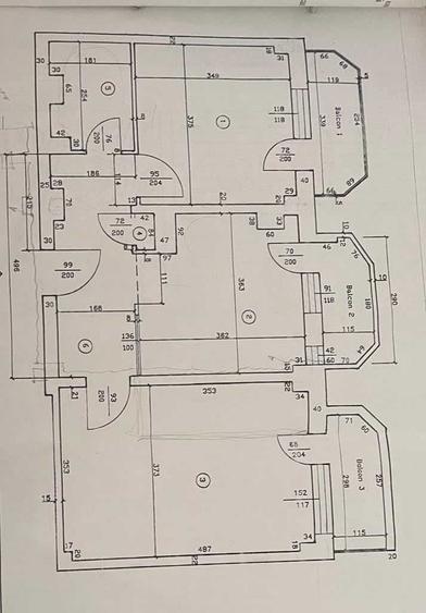 Apartament cu 3 camere decomandat în Central