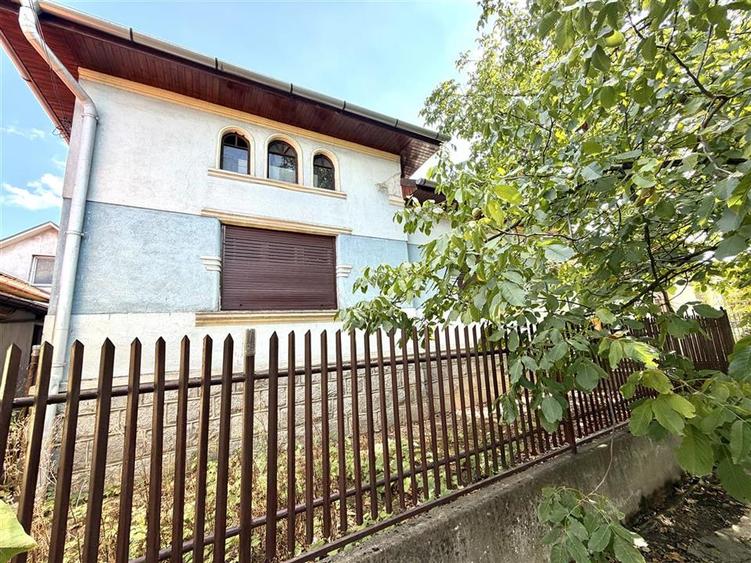 Casă cu 2 camere cu Teren 474 Mp în Central