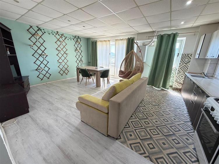 Apartament cu 3 camere decomandat în Nicolina