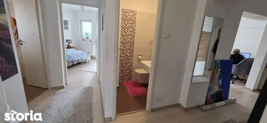 Apartament cu 3 camere decomandat, mobilat în Băneasa