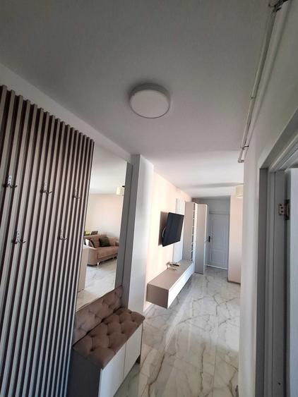 Apartament cu 3 camere decomandat în Cetate