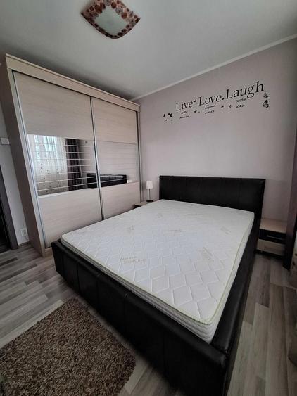 Apartament cu 3 camere decomandat în Valea Ialomiței