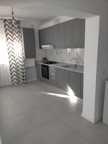 Apartament cu 3 camere semidecomandat în Cug