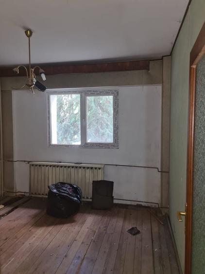 Apartament cu 4 camere decomandat în Aviației