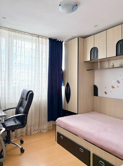 Apartament cu 3 camere semidecomandat în Drumul Taberei