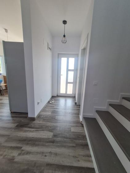 Casă cu 3 camere cu Teren 550 Mp în Câmpenești