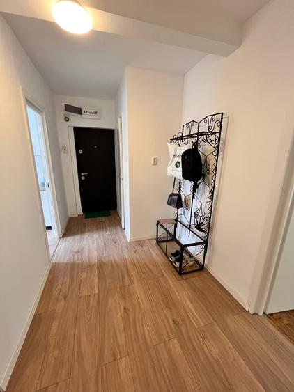 Apartament cu 3 camere semidecomandat în Grigorescu
