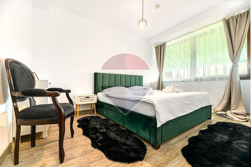 Apartament cu 6 camere semidecomandat, mobilat în Poiana Brașov
