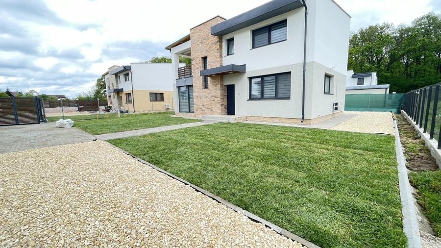 Casă individuală cu 5 camere cu Teren 600 Mp în Corbeanca