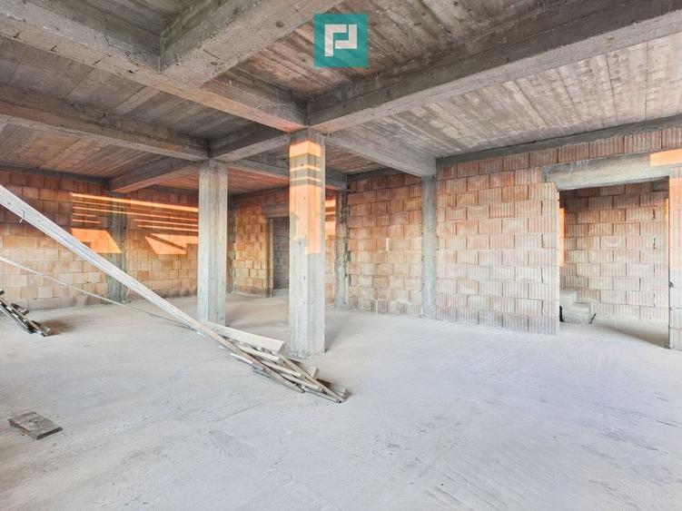 Casă individuală cu 7 camere cu Canalizare în Macea