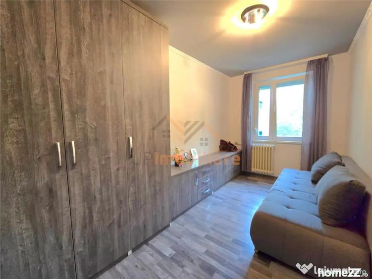 Apartament cu 4 camere decomandat în Rogerius