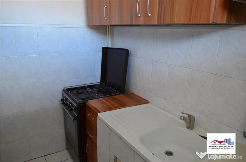 Garsonieră decomandată în Central