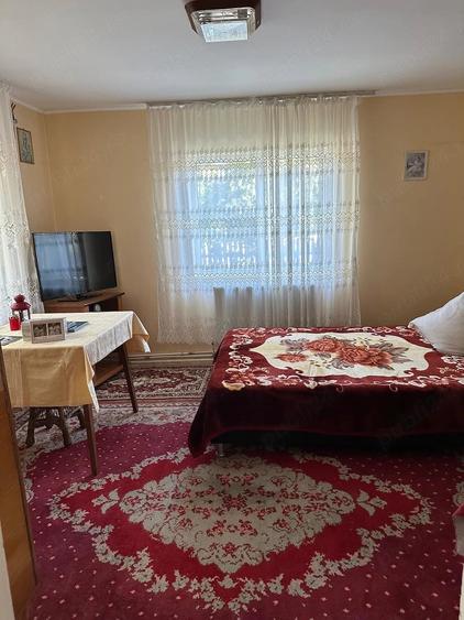 Casă cu 2 camere cu Teren 1400 Mp în Moțca
