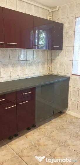 Apartament cu 3 camere decomandat în Dristor