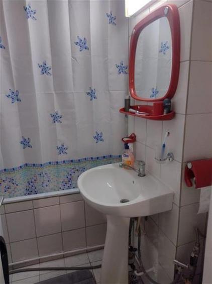 Apartament cu 2 camere decomandat în Podu Roș