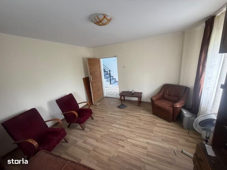 Casă cu 4 camere în Purcăreni