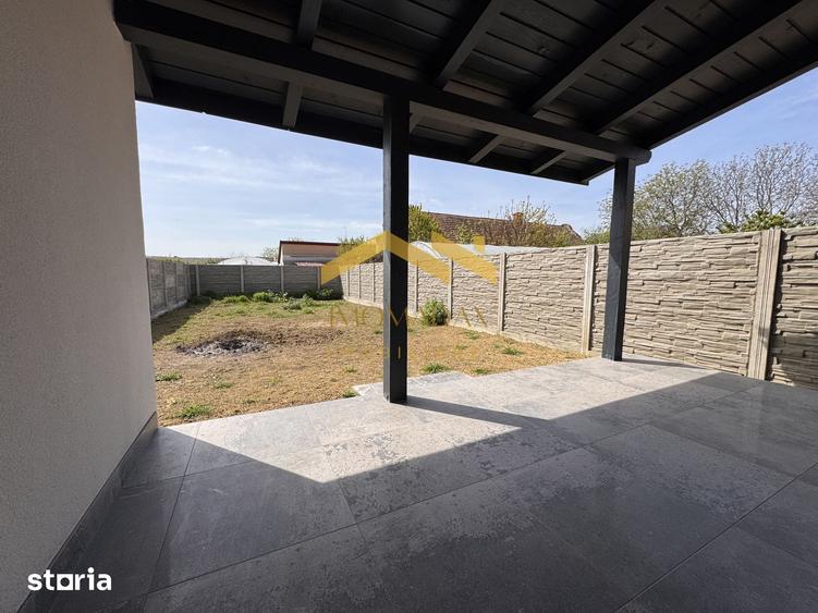 Casă cu 4 camere cu Teren 300 Mp în Sânmihaiu Român