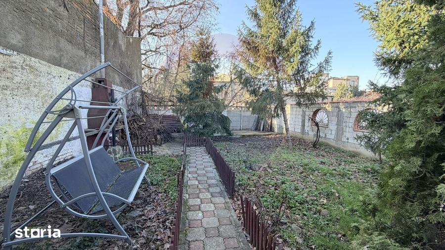 Casă cu 4 camere cu Teren 435 Mp în Piața Centrală