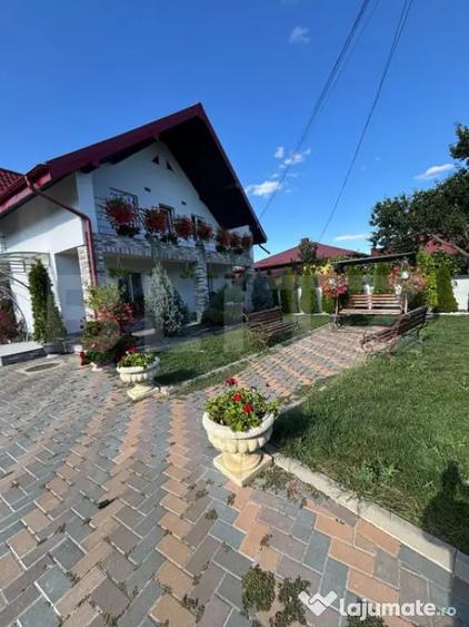 Casă cu 5 camere cu Teren 3600 Mp în Central