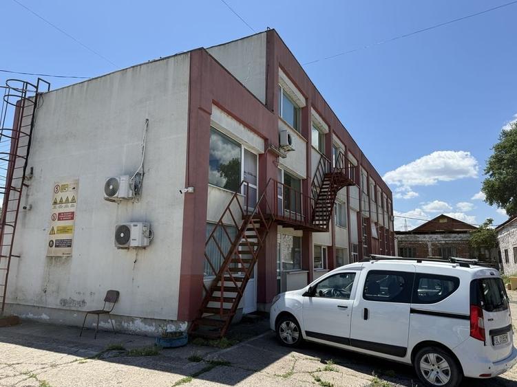 Spațiu comercial, de 630 mp, în Port