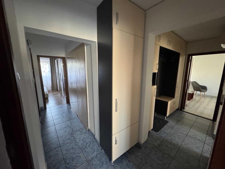 Apartament cu 3 camere decomandat în Rogerius