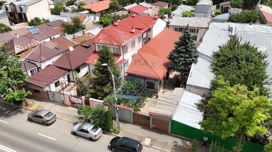 Casă cu 6 camere cu Teren 294 Mp în Gării