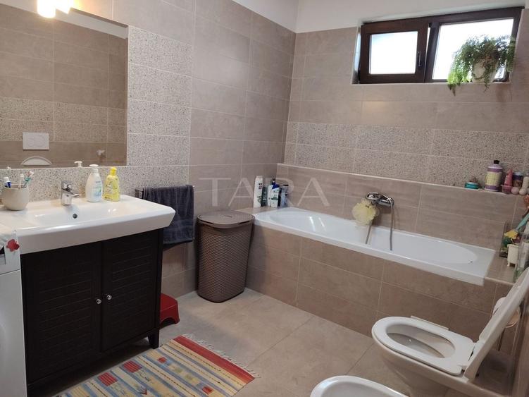 Apartament cu 3 camere semidecomandat, mobilat în Borhanci