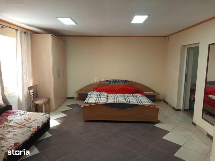 Casă cu 7 camere cu Teren 243 Mp în Central