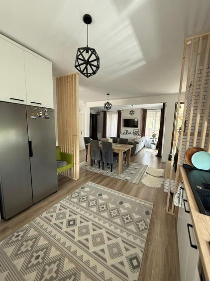 Duplex cu 4 camere cu Teren 200 Mp în Florești