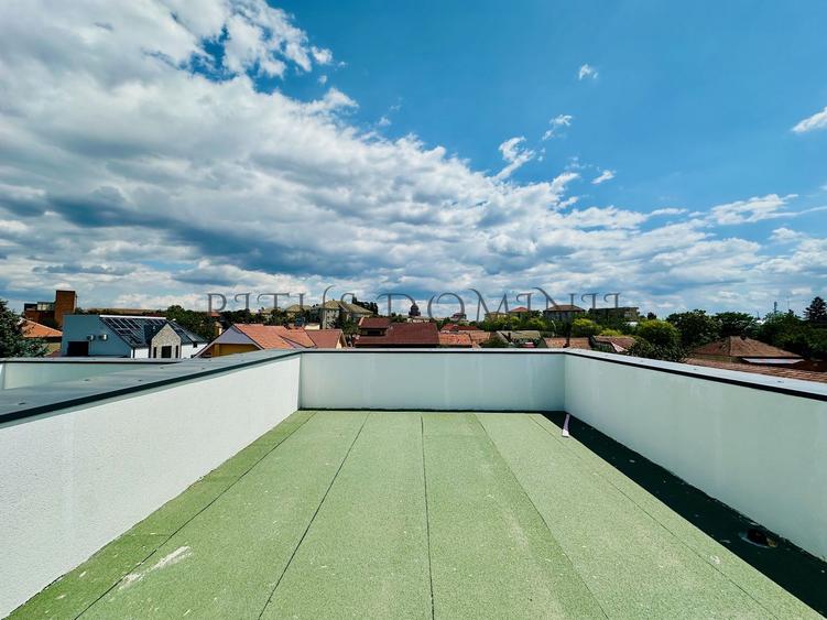 Duplex cu 5 camere cu Piscina în Cantemir