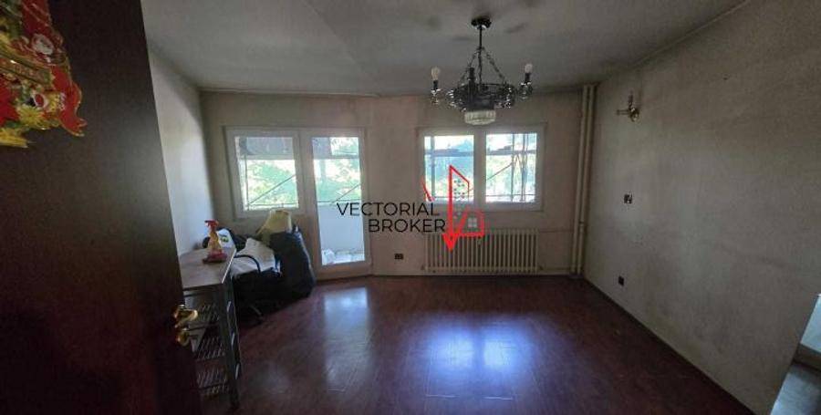 Apartament cu 4 camere decomandat în Mihai Bravu