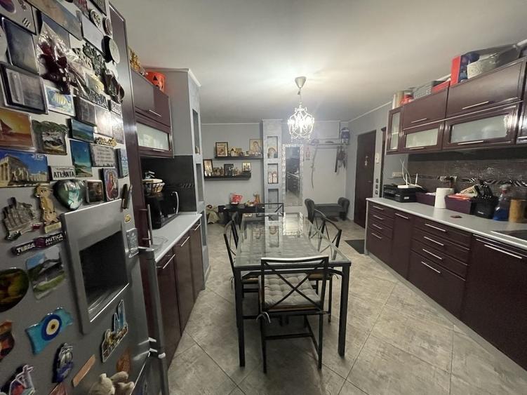 Apartament cu 4 camere decomandat în Central