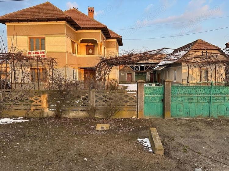 Casă cu 6 camere cu Teren 5800 Mp în Băbeni