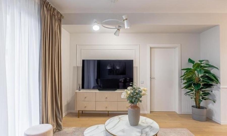 Apartament cu 3 camere decomandat în Tineretului