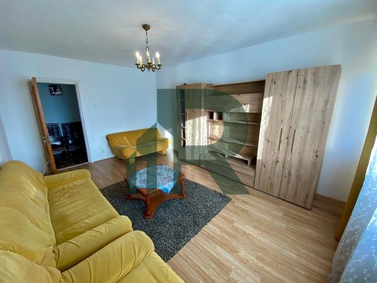 Apartament cu 3 camere decomandat, mobilat în Mihai Viteazul