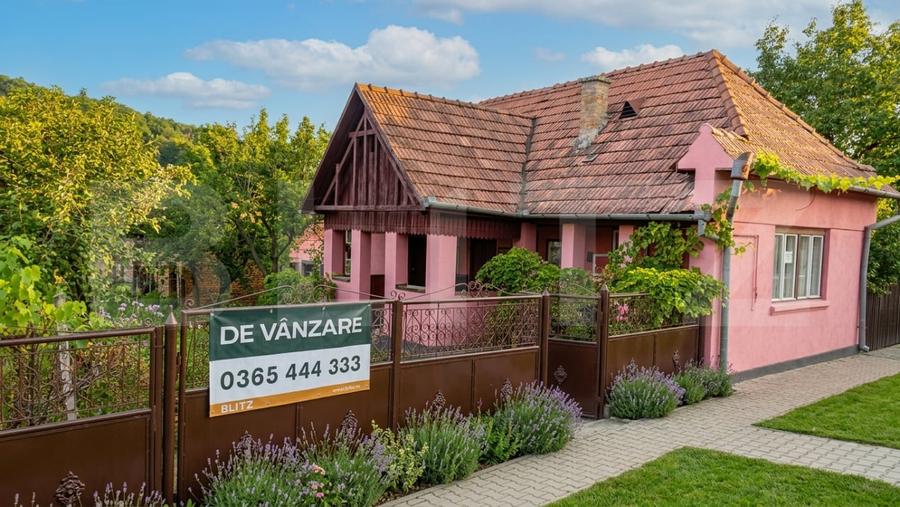 Casă individuală cu 2 camere cu Teren 2200 Mp în Tâmpa