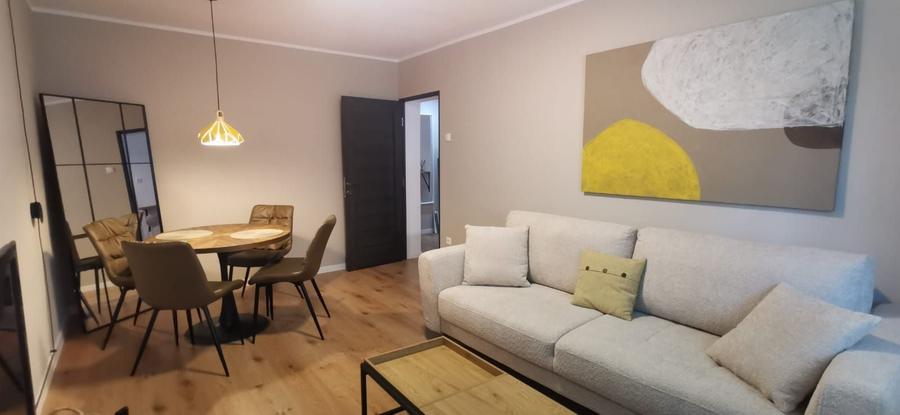 Apartament cu 3 camere decomandat în Gruia