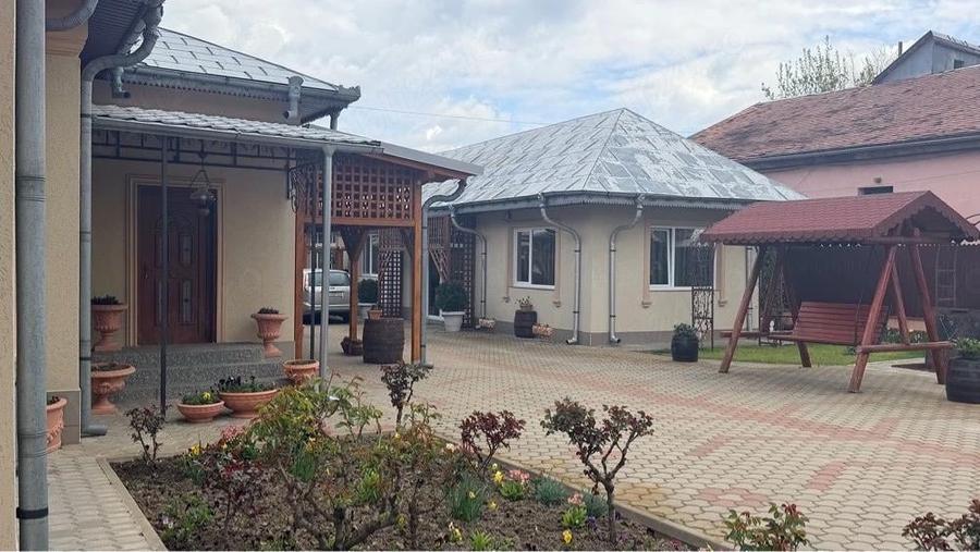 Casă cu 6 camere cu Teren 1707 Mp în Sihlea