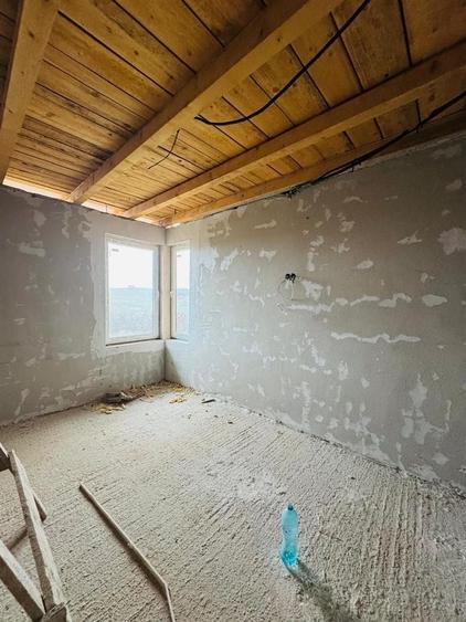 Duplex cu 10 camere decomandat cu Canalizare în Dealuri Oradea